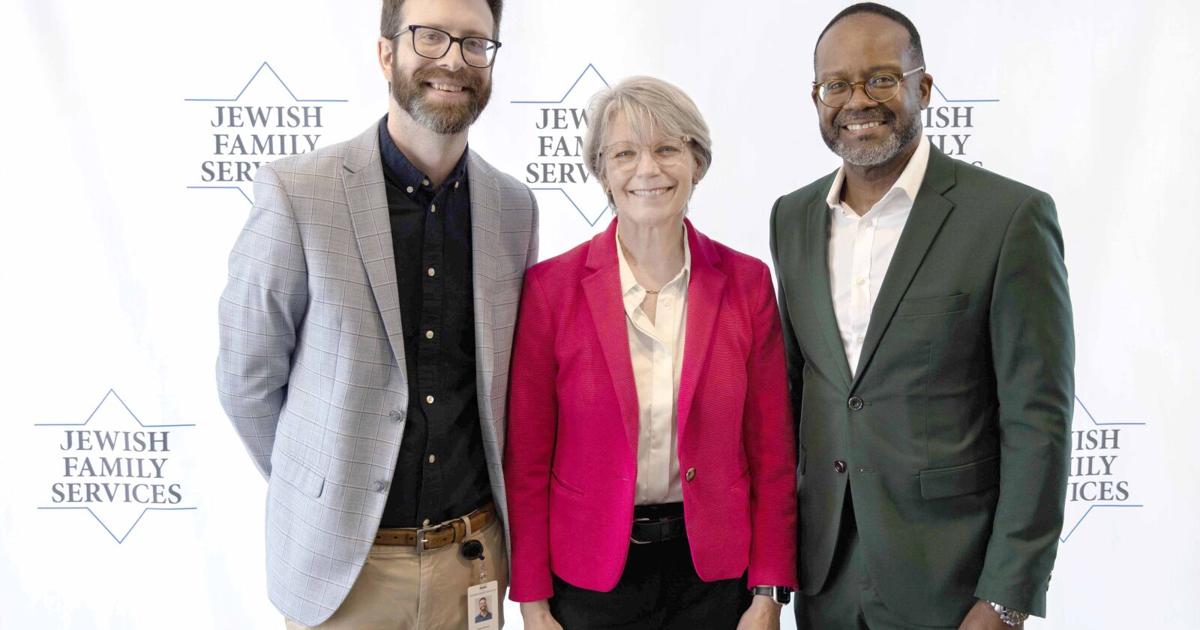 AT&T donates $65K to Jewish Family Services for digital workplace expansion | Local News