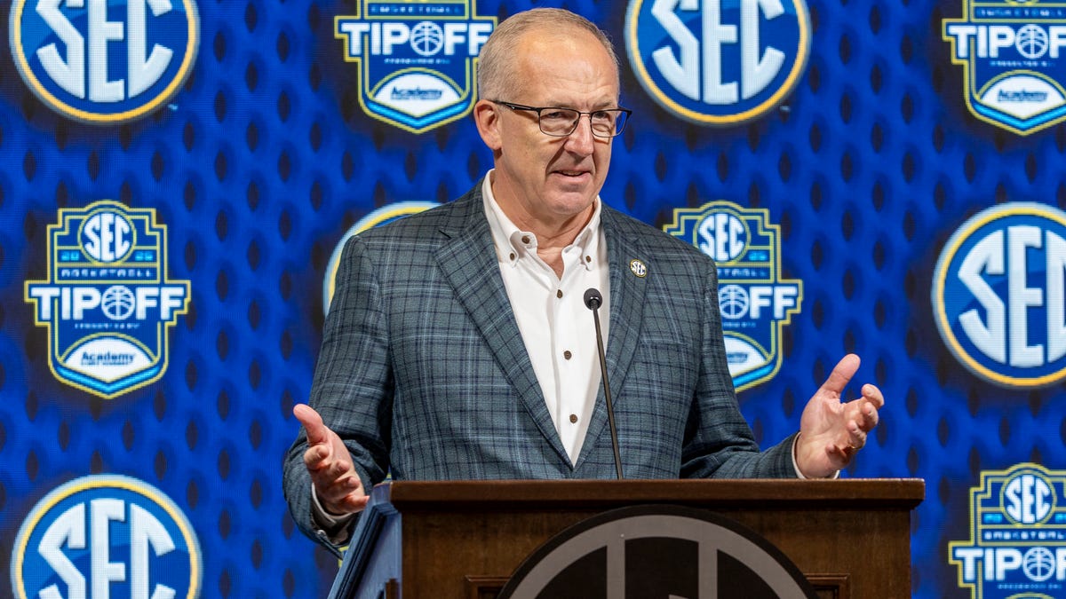 College sports commissioners pledge House settlement rules support