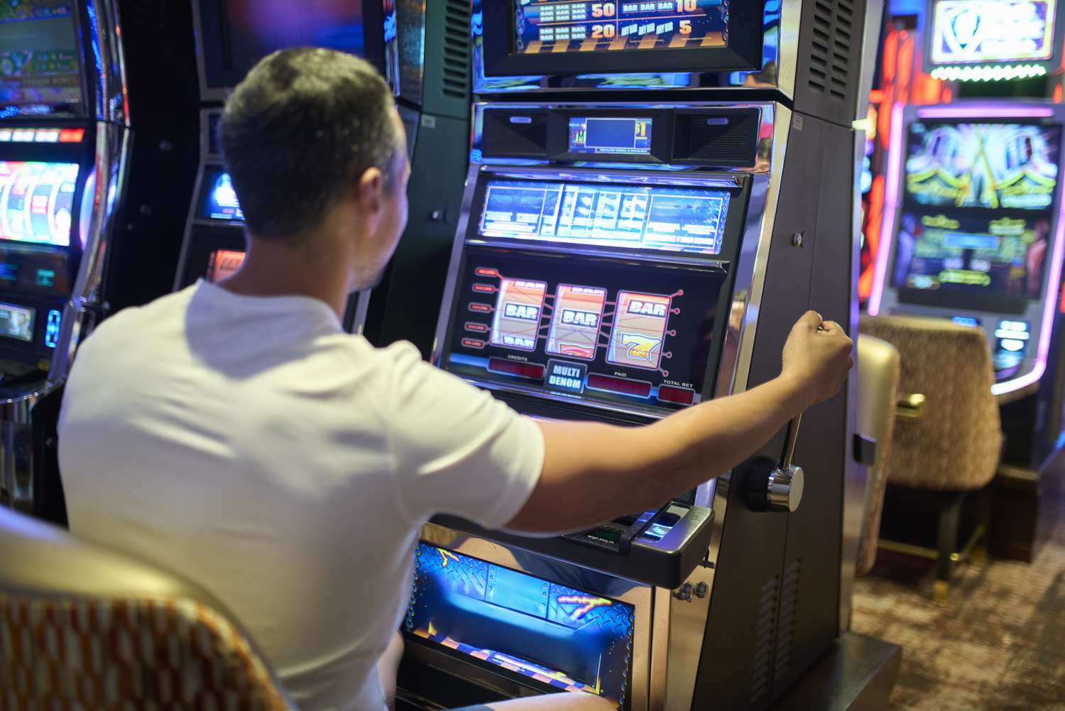 How to Make Money From the Gambling Industry Without Betting