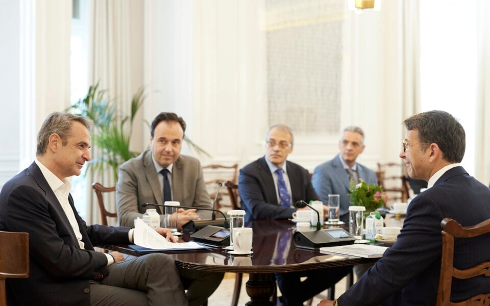 PM meets with Microsoft EVP Althoff in Athens