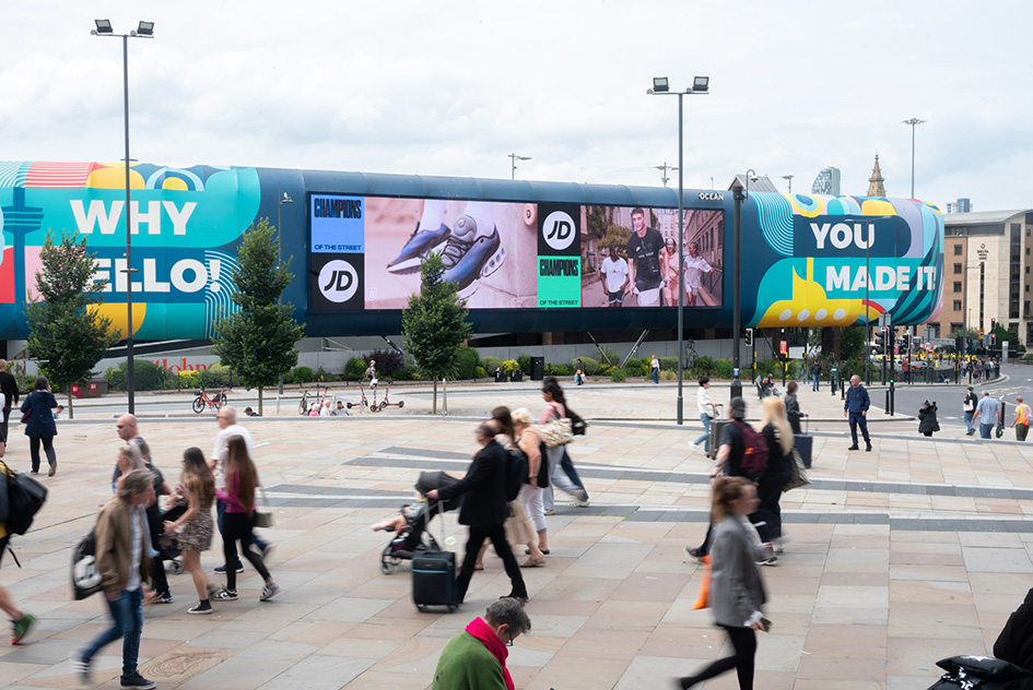 Large-format DOOH garners five times more attention than digital formats, study shows