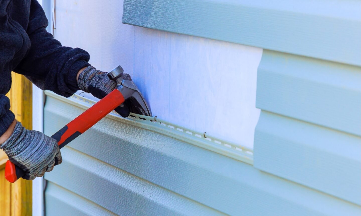 What Is the Cost to Replace Vinyl Siding in 2025?