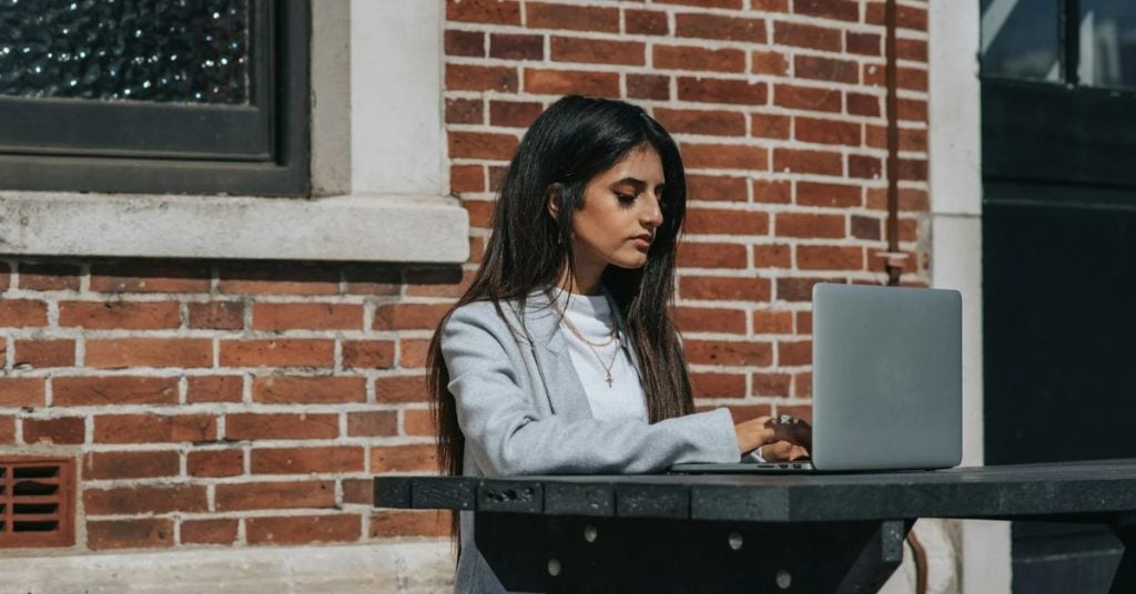 15 Ways To Tell If A Remote Job Is A Scam