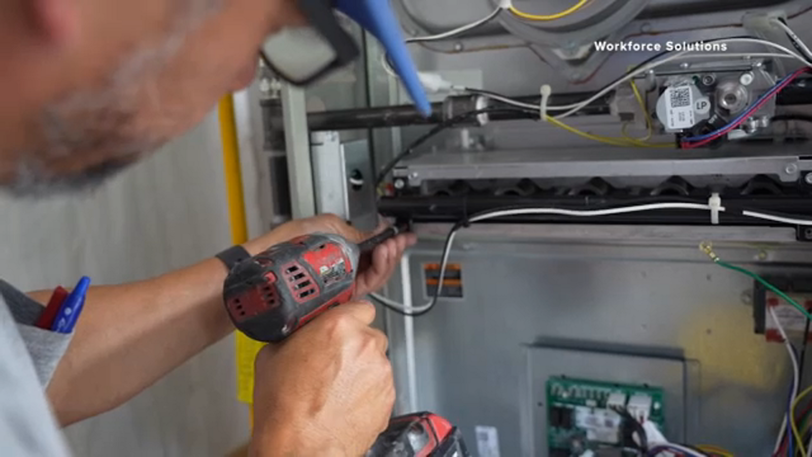 Houston’s heat provides ways to make money in the HVAC industry at ABC13 Who’s Hiring Job Fair