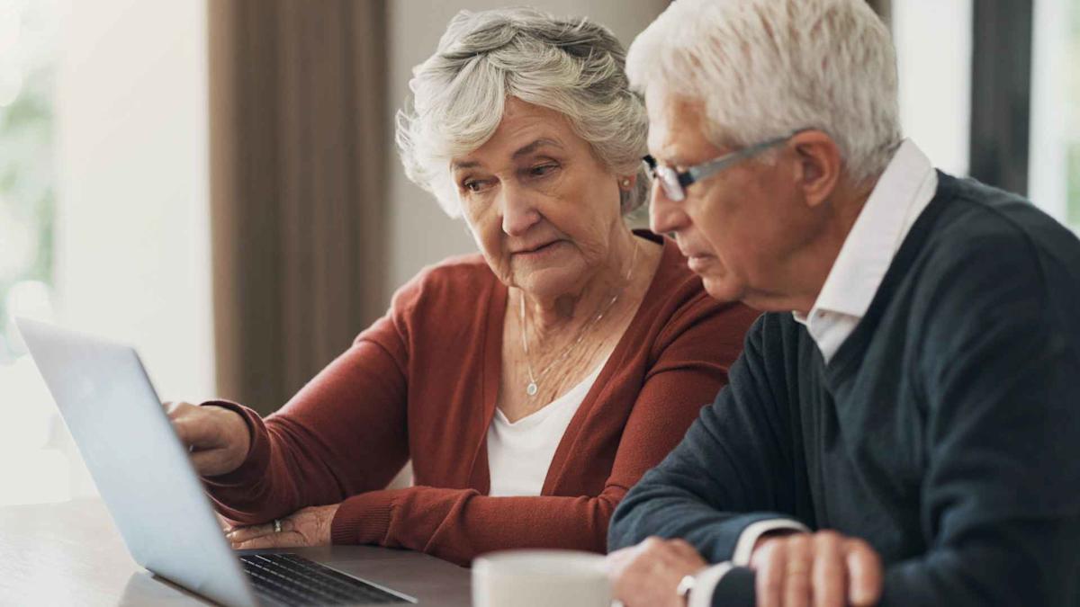 4 Outdated Retirement Planning Rules To Ditch, According to a Personal Finance Expert