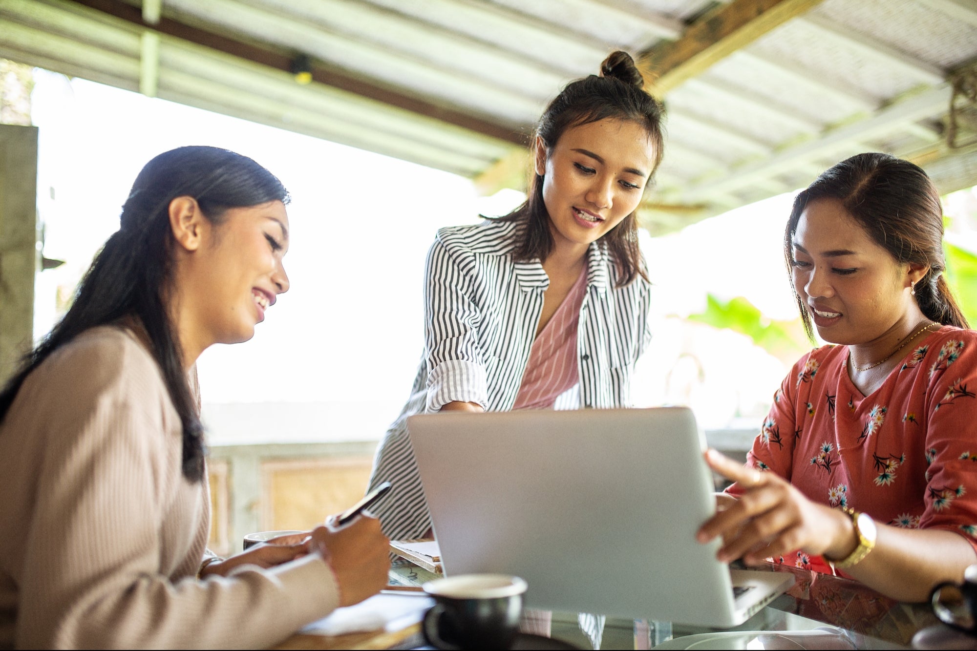 How Young People Earn 5 Figures Without a 9-5 Job: Report
