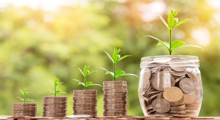 Smart Ways to Improve Your Finances in 2025