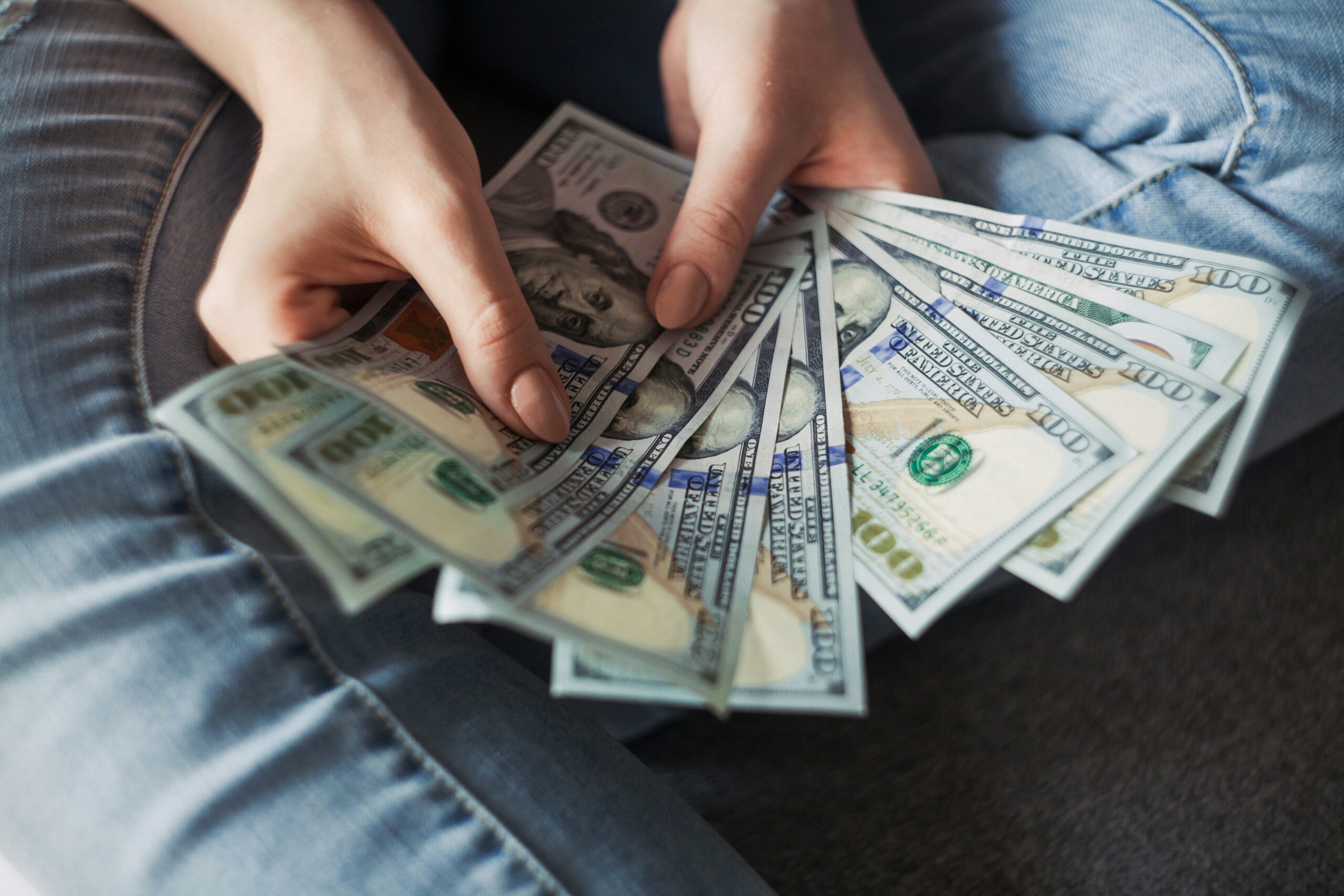 How I Made My First $1,000 Online in 2025 — Without Spending a Dime