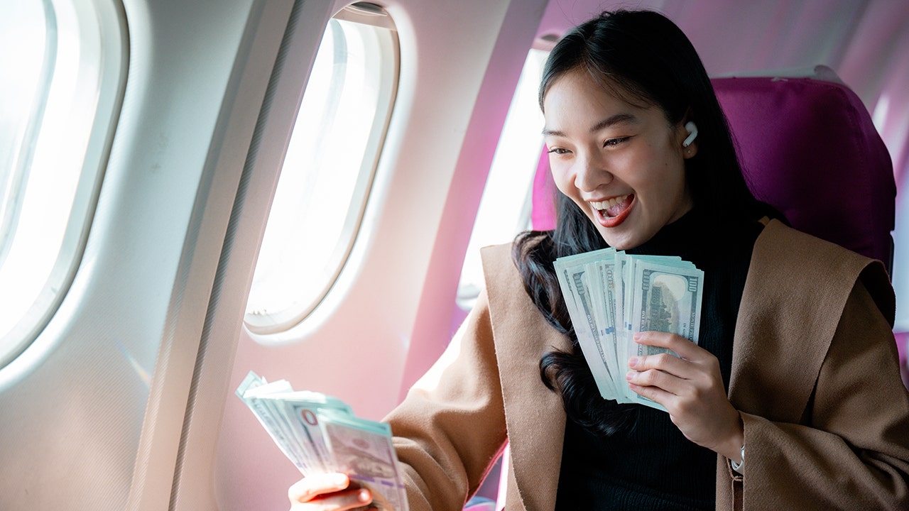 Passenger is paid $100 cash for seat swapping on flight, sparking online debate
