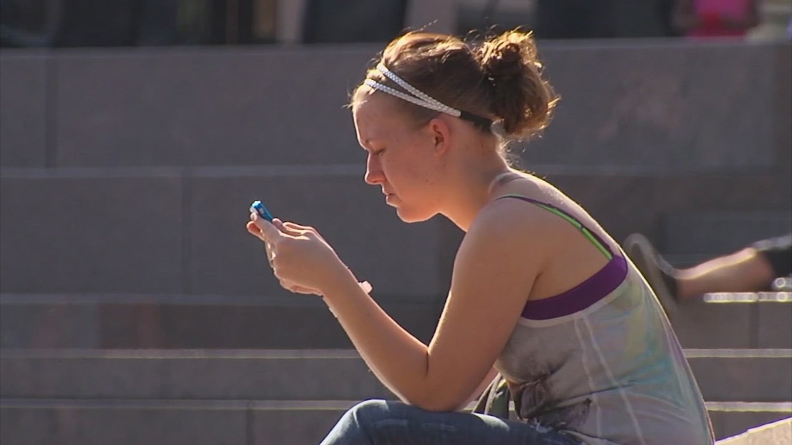 Fake jobs, fake scholarships: The traps students fall for every fall