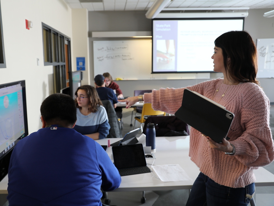 iPads in hand, students and faculty push learning forward