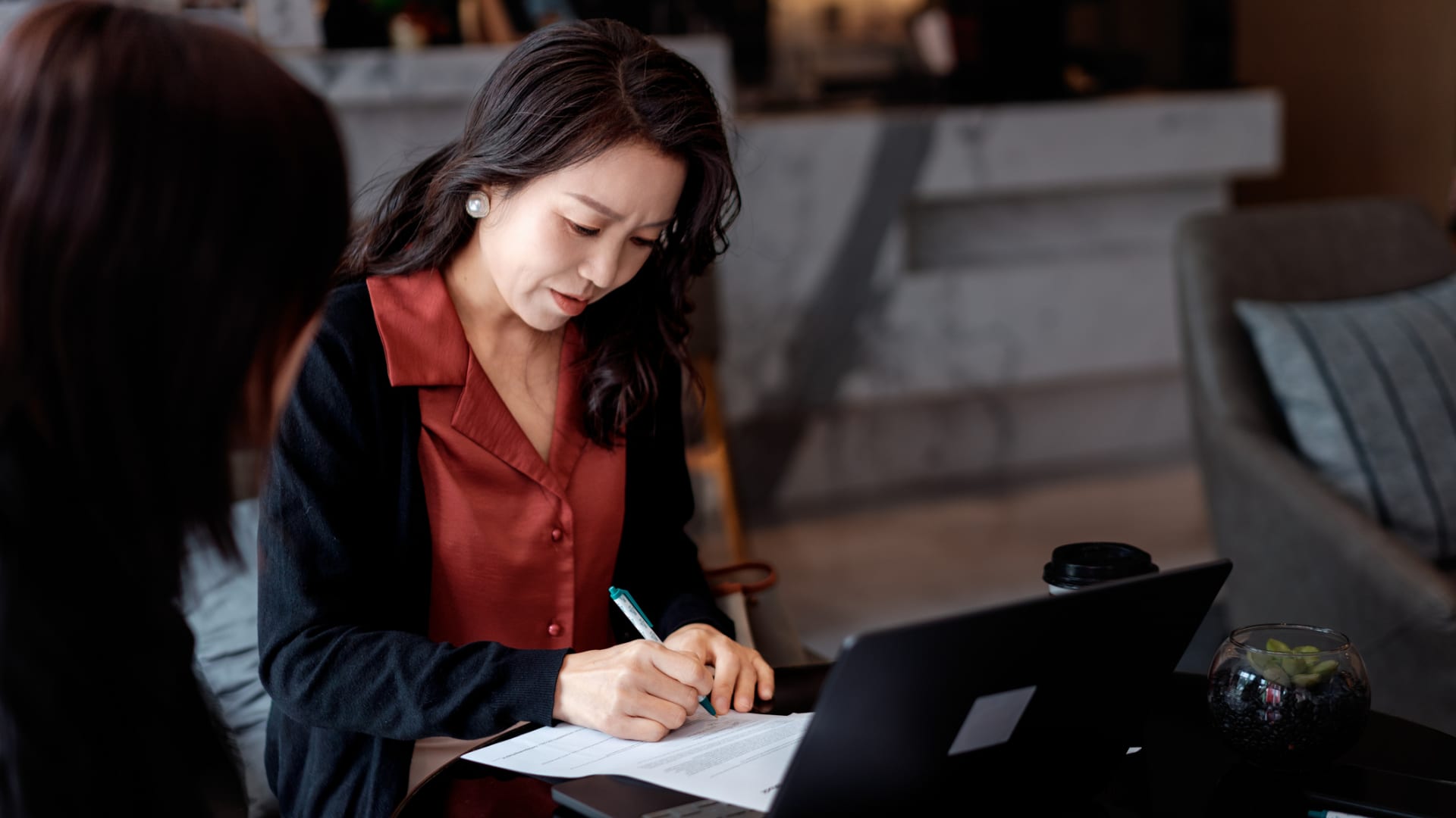 How financial advisors make money