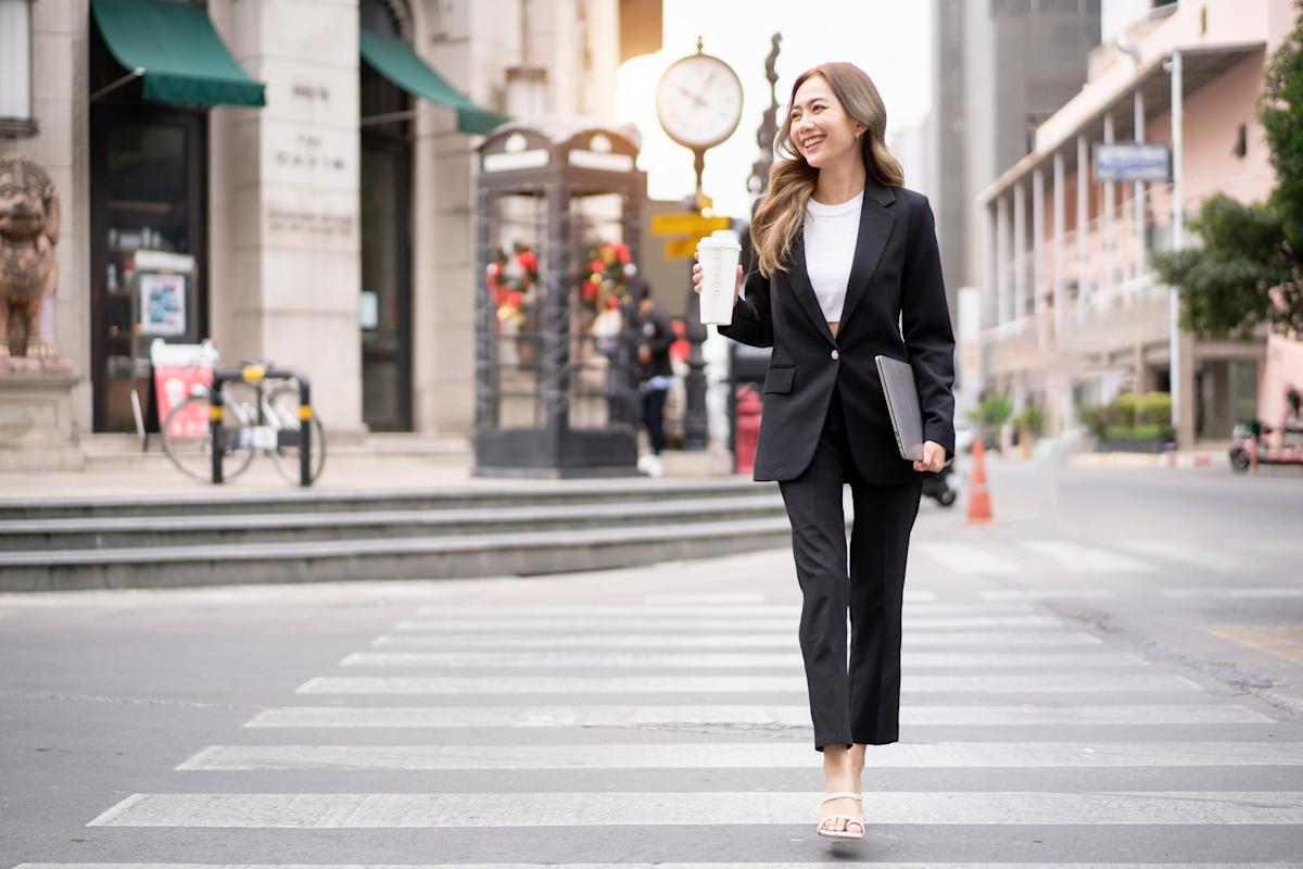 How do millionaires make their money​?