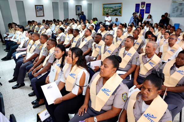 INDOTEL and INFOTEP graduate in the Southern region more than 100 police officers in digital skills