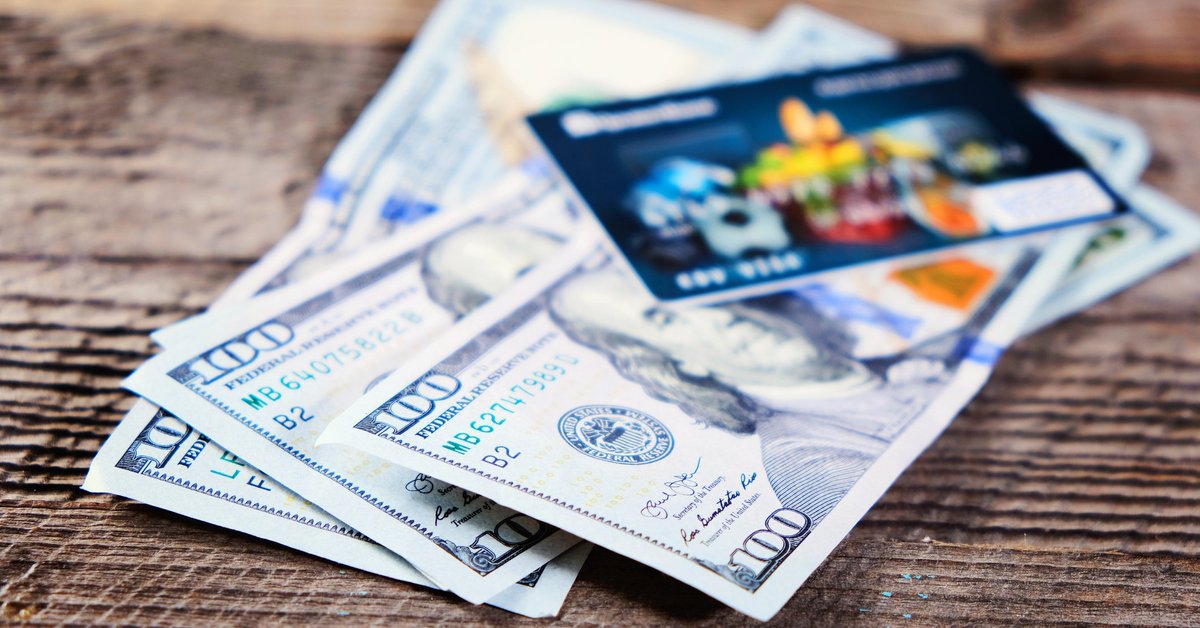 I Write About Credit Cards for a Living. Here’s How I Earn $1,300+ in Rewards Each Year