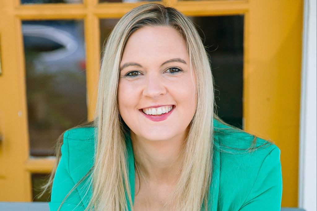 Her Online Business Makes Over $1M in Revenue — How She Did It