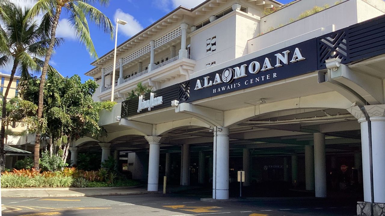 Hawaii shoppers still choose in-store Black Friday deals