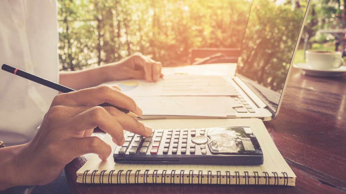 Here’s How Much $20,000 Would Earn in High-Yield Savings in 2026