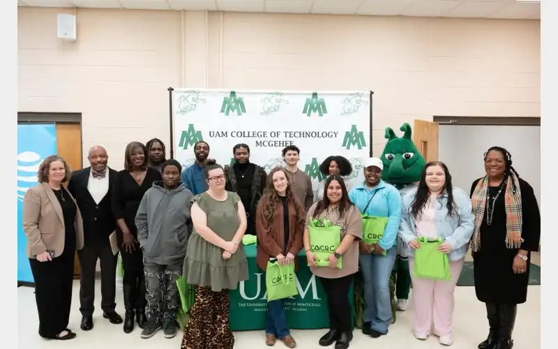 UAM-CTM Launches Digital Literacy Program, Distributes Laptops to Students – Deltaplex News