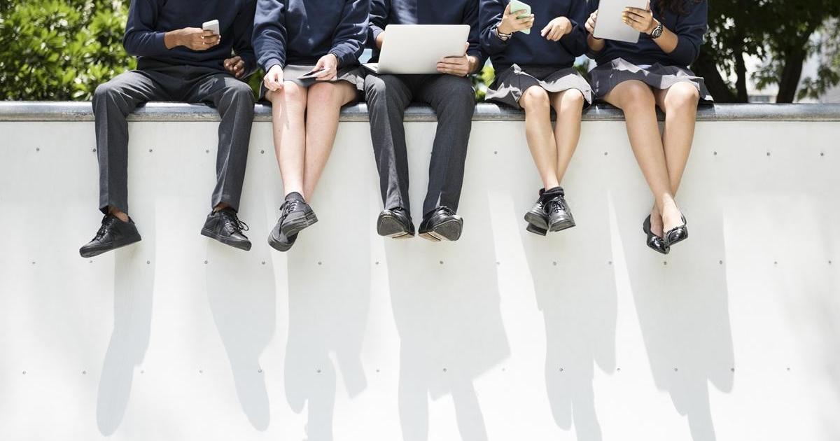 €500 grant for parents of Year 10 and 11 students to support digital learning