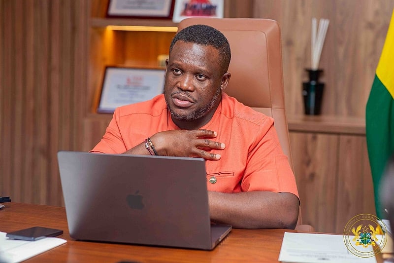 Communication Minister welcomes Code Raccoon CEO to strengthen digital skills programme