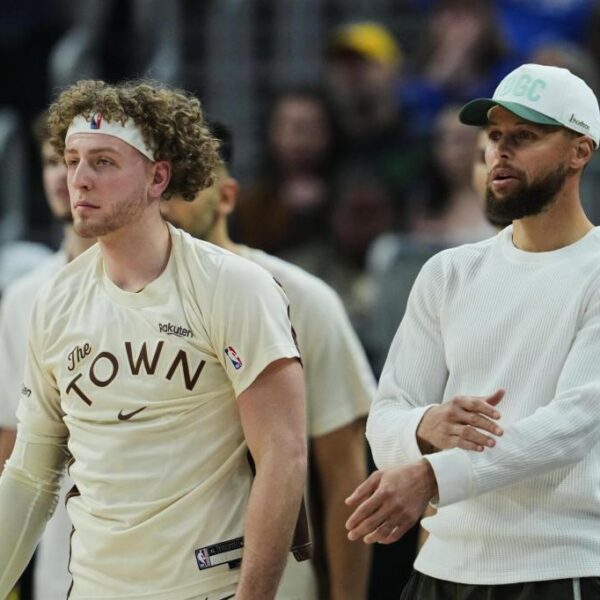 Stephen Curry, Warren Buffett team up for philanthropic project, shooting lessons