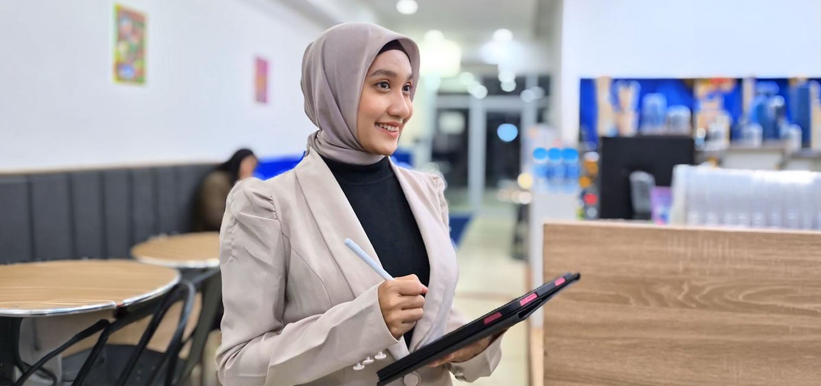 From job seeker to digital skills mentor: How Rahmi used LinkedIn to educate other women